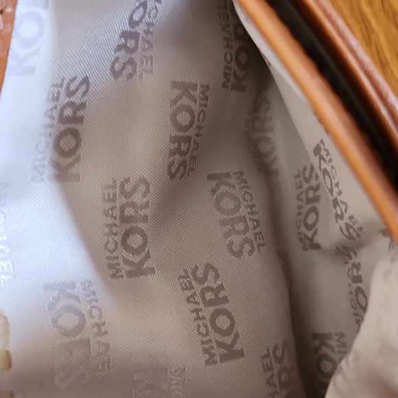 Michael Kors Austin Flap Wallet - Picture 8 of 9